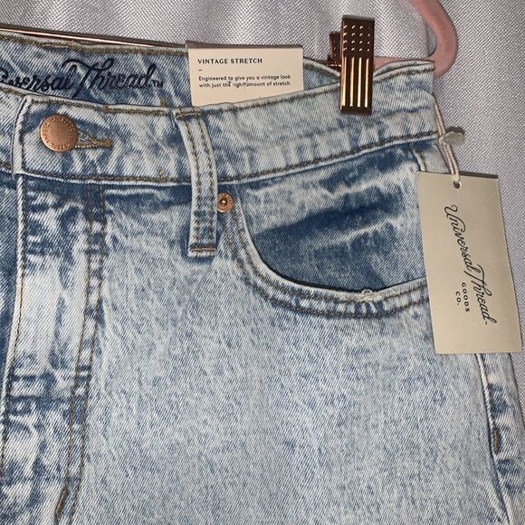 NWT universal threads vintage straight light‎ wash jeans. Size 10 Short - Picture 4 of 13